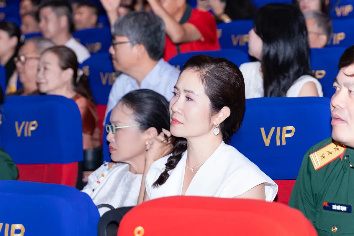 Mưa đỏ - Khốc liệt và nghẹn ngào