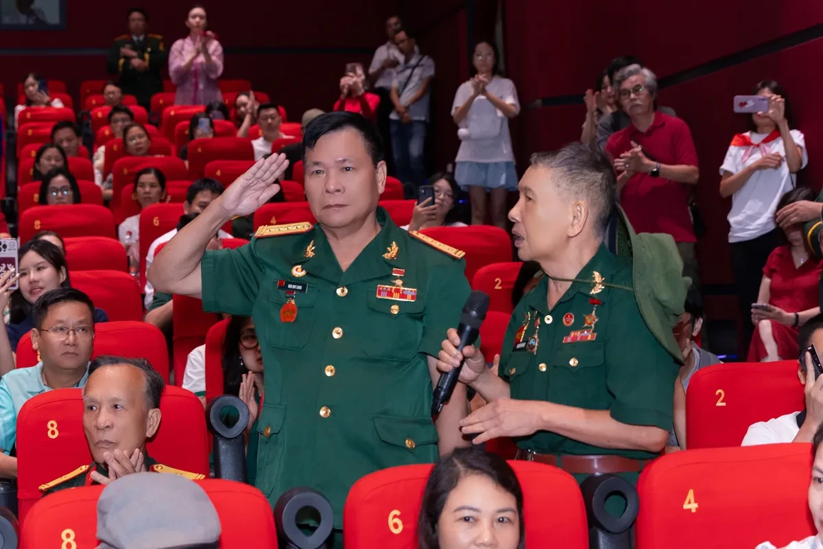 Mưa đỏ - Khốc liệt và nghẹn ngào