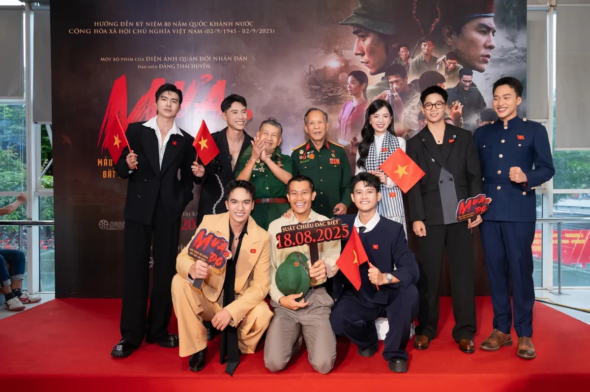 Mưa đỏ - Khốc liệt và nghẹn ngào