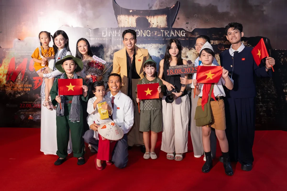 Mưa đỏ - Khốc liệt và nghẹn ngào