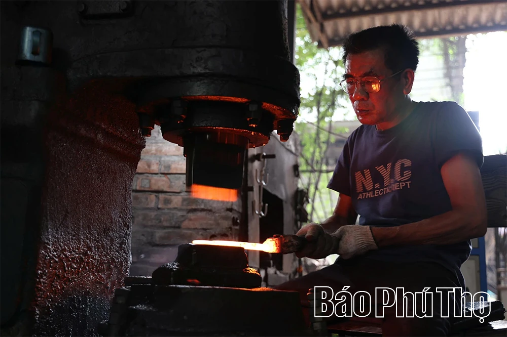 Làng rèn Lý Nhân giữ hồn nghề trong nhịp sống hiện đại
