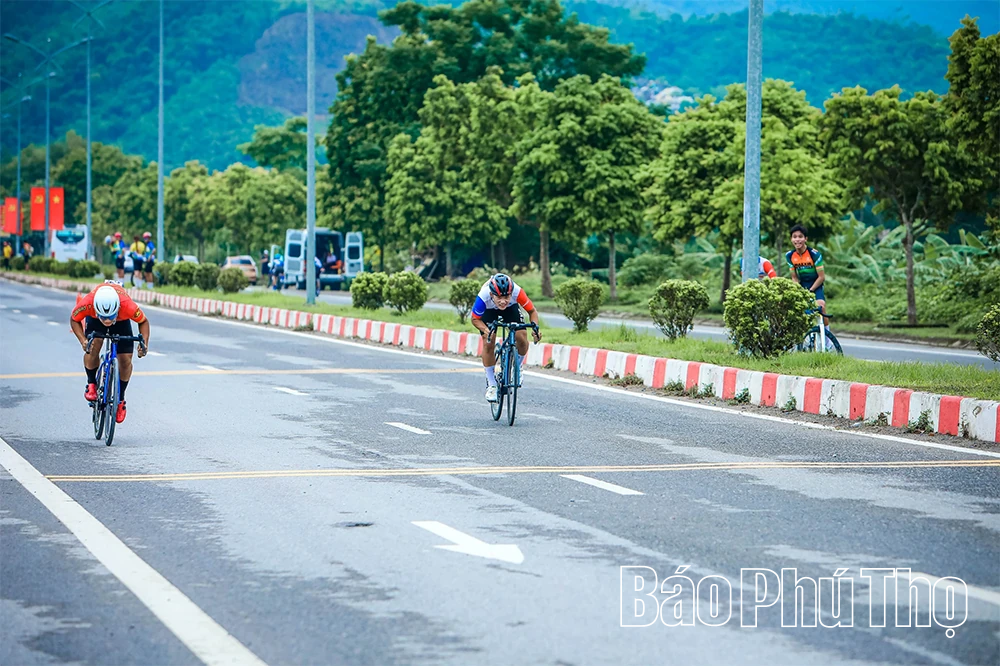 Những pha nước rút thần tốc xe đạp đường trường