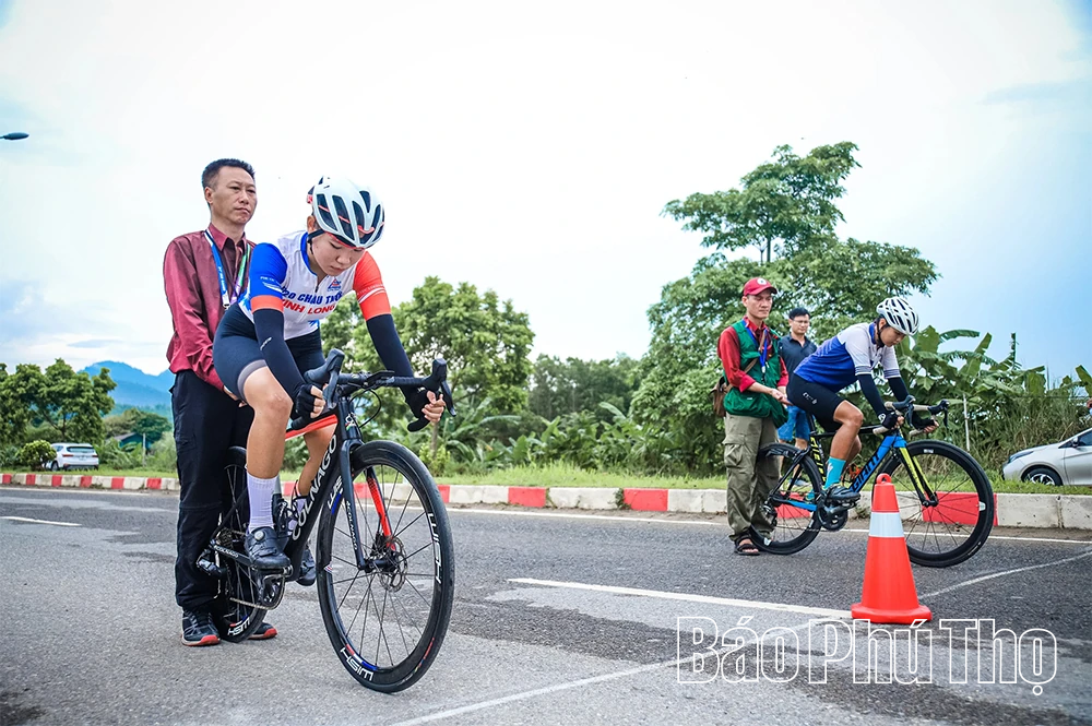 Những pha nước rút thần tốc xe đạp đường trường