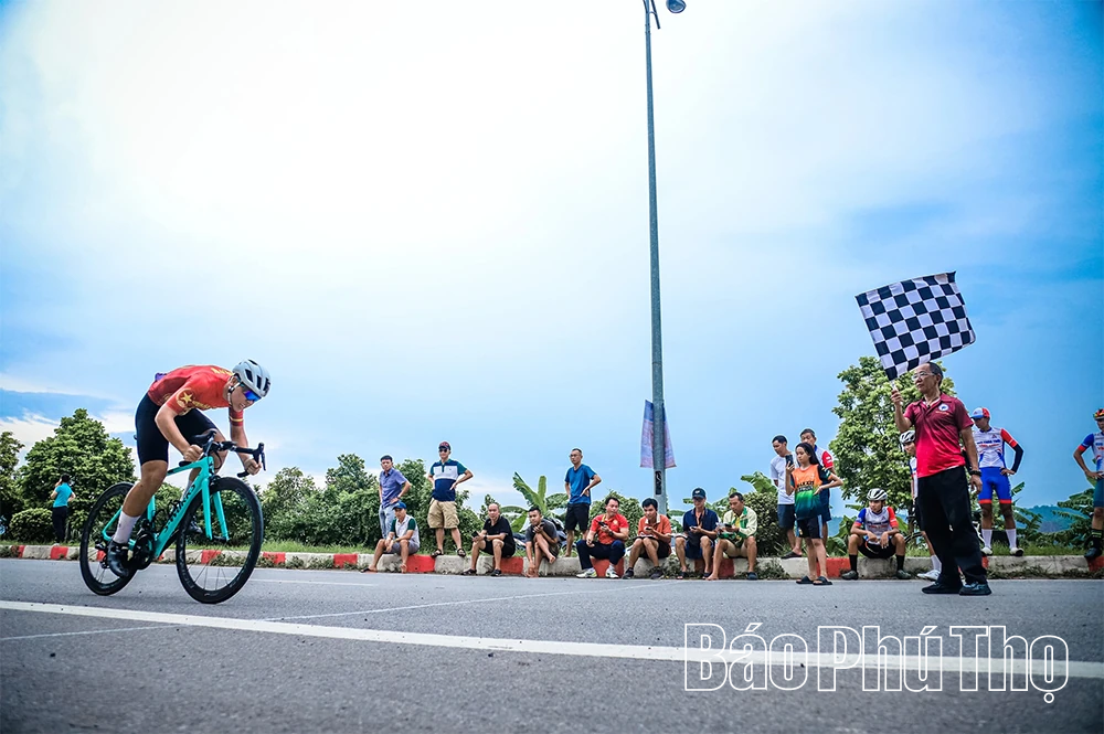 Những pha nước rút thần tốc xe đạp đường trường