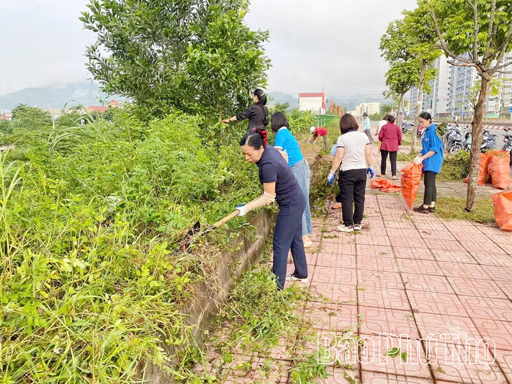 Đưa nghị quyết Đại hội Đảng vào cuộc sống ở phường đông dân nhất tỉnh