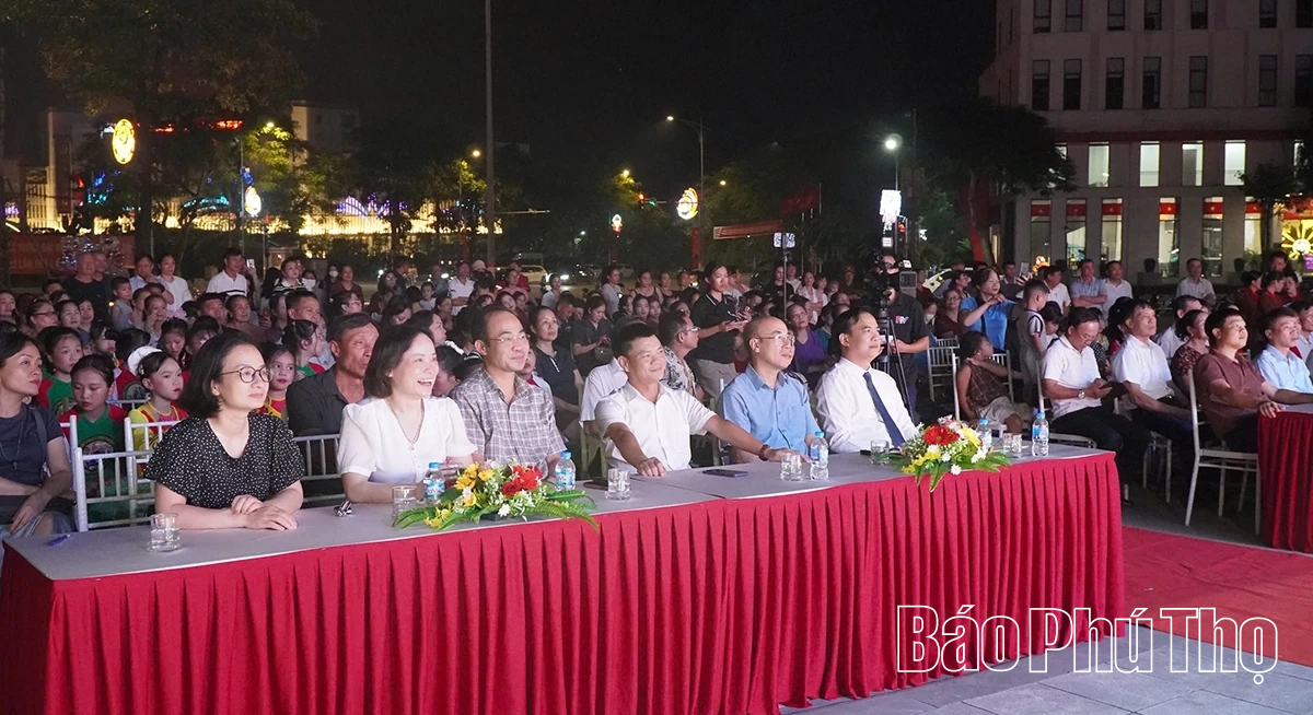 Giao lưu văn nghệ “Tổ quốc trong tim”