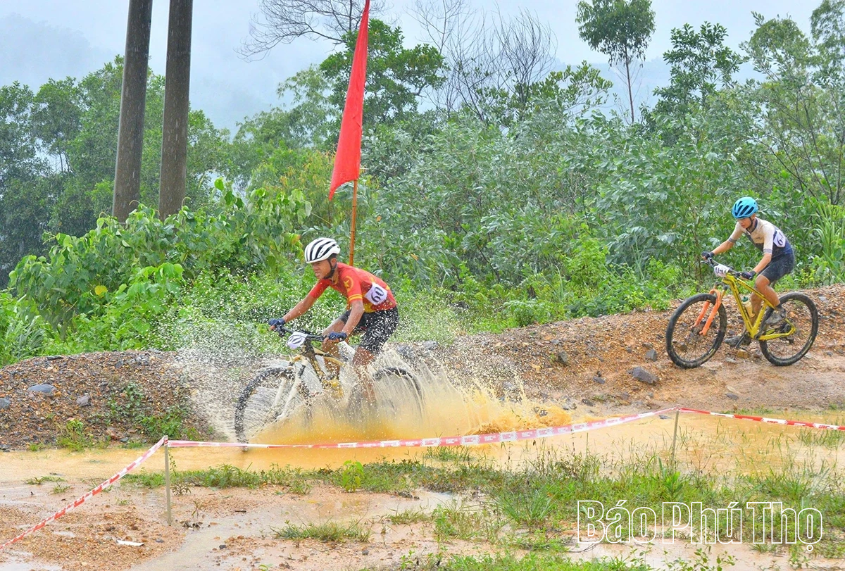 Kịch tính, bất ngờ nội dung vô địch xe đạp địa hình trẻ quốc gia
