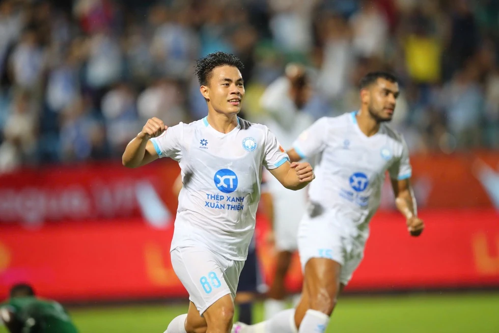 Cơ hội vàng cho những nhân tố mới đội tuyển Việt Nam: HLV Kim Sang-sik giám sát từ xa