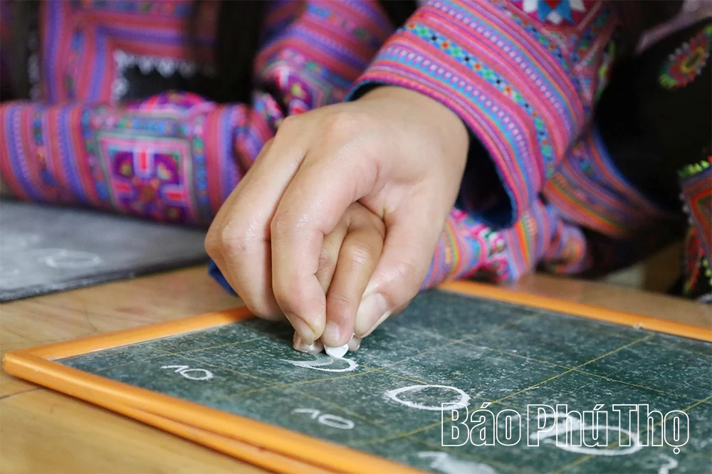 Kỳ 2: Cô giáo người Mông với lớp học “Tiếng Việt cho em”