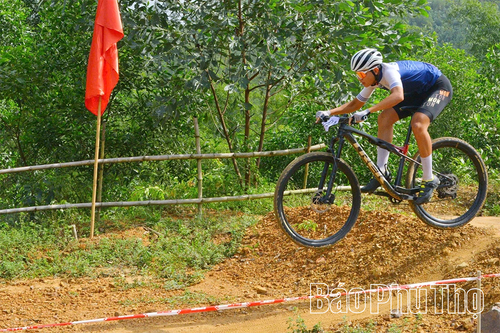 Bế mạc Giải vô địch Xe đạp đường trường và địa hình trẻ quốc gia lần thứ 30