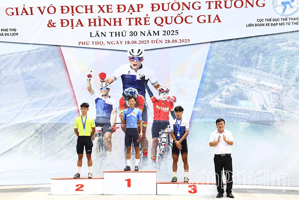 Bế mạc Giải vô địch Xe đạp đường trường và địa hình trẻ quốc gia lần thứ 30