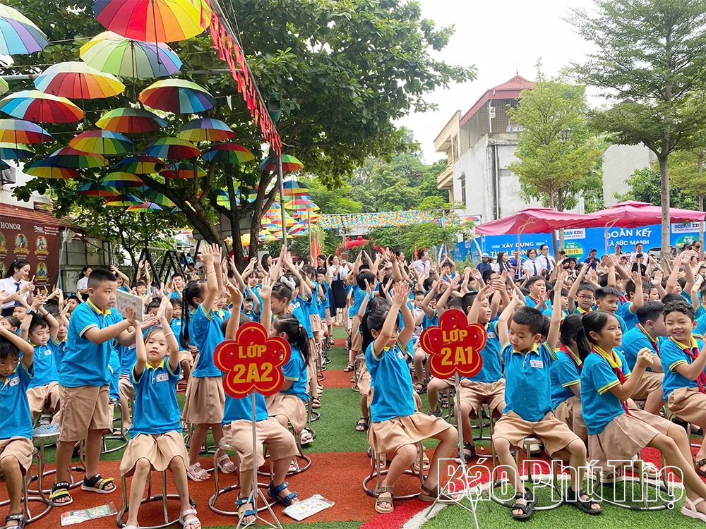 Học sinh Phú Thọ nô nức tựu trường