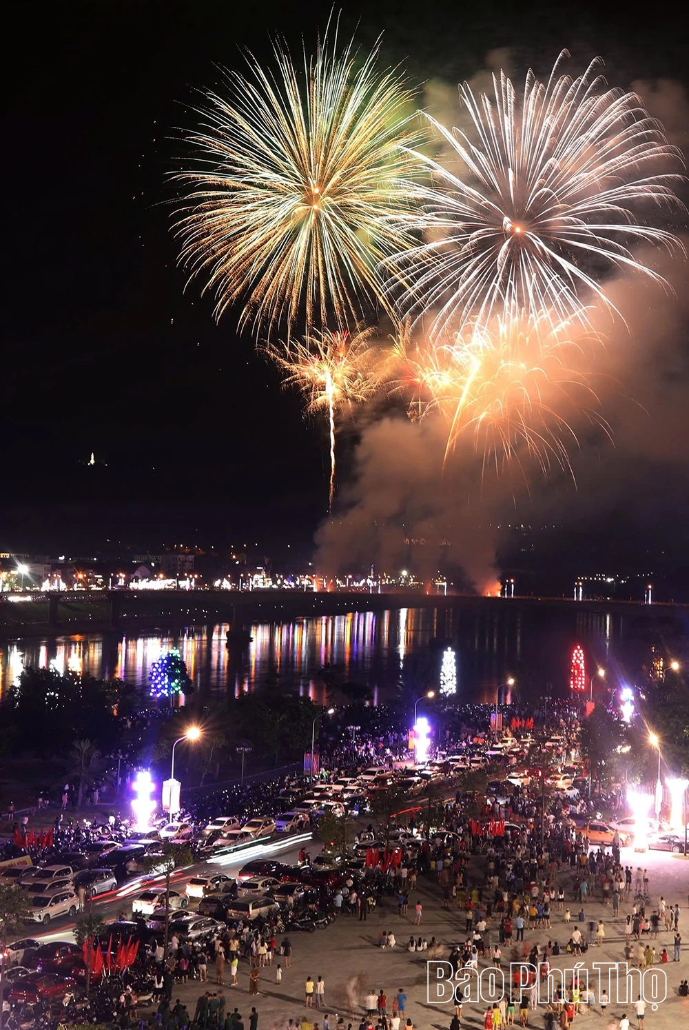 Mãn nhãn màn pháo hoa rực rỡ mừng ngày Quốc khánh