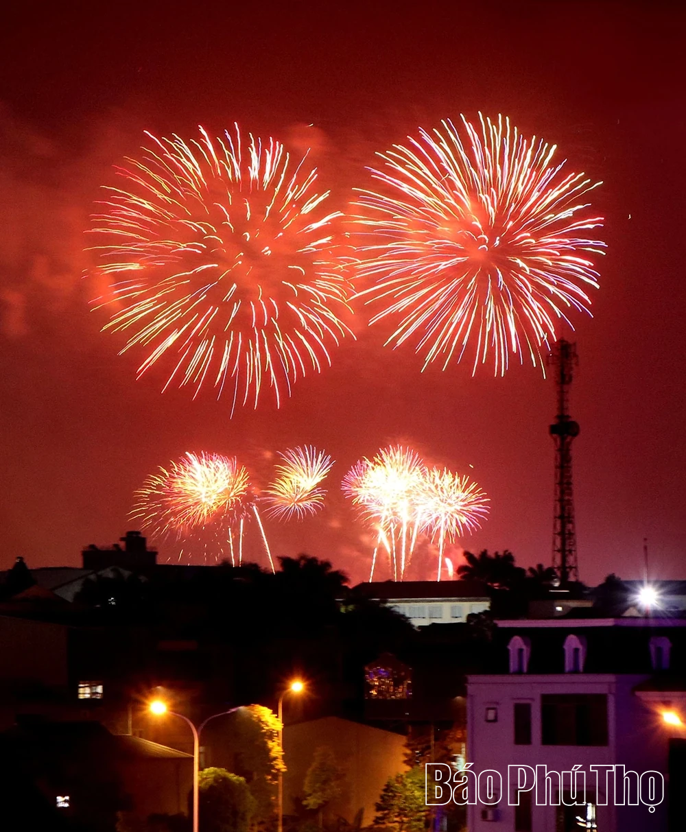 Mãn nhãn màn pháo hoa rực rỡ mừng ngày Quốc khánh