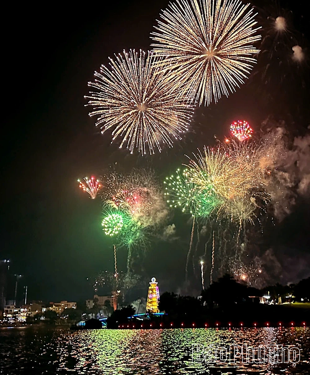 Mãn nhãn màn pháo hoa rực rỡ mừng ngày Quốc khánh