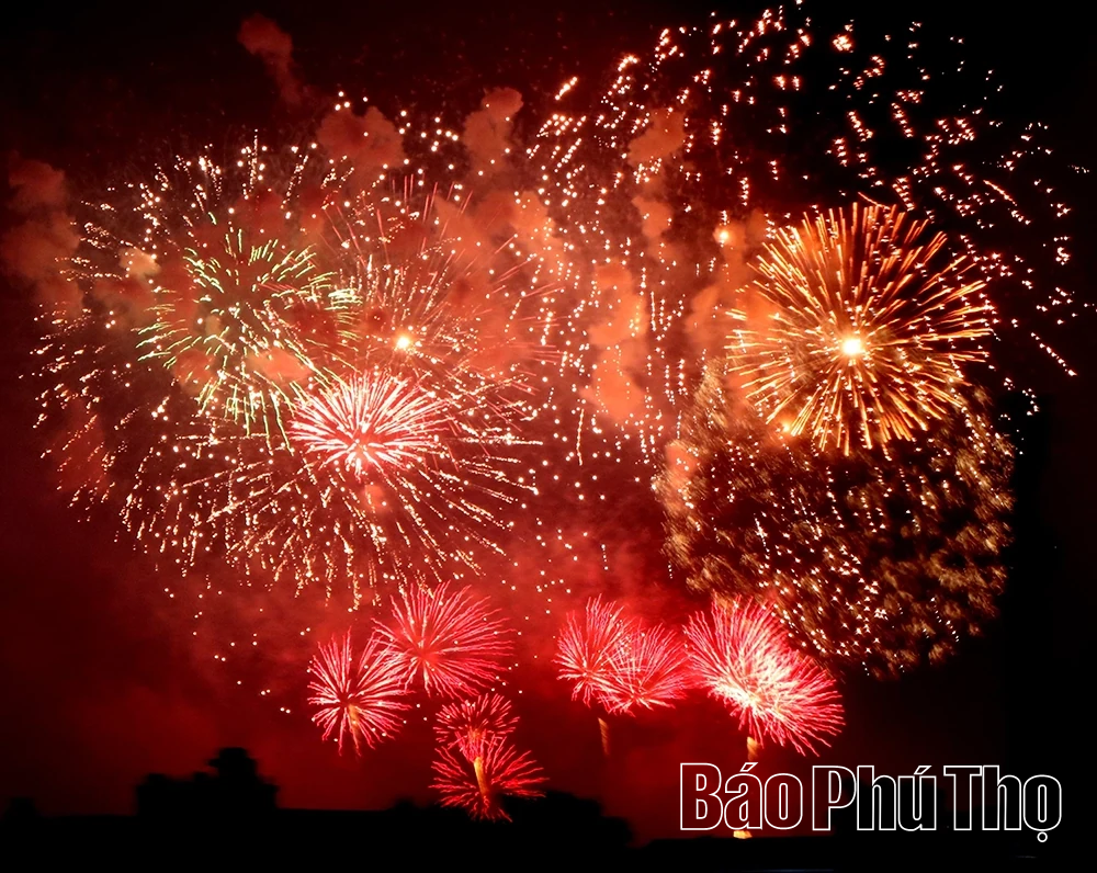 Mãn nhãn màn pháo hoa rực rỡ mừng ngày Quốc khánh