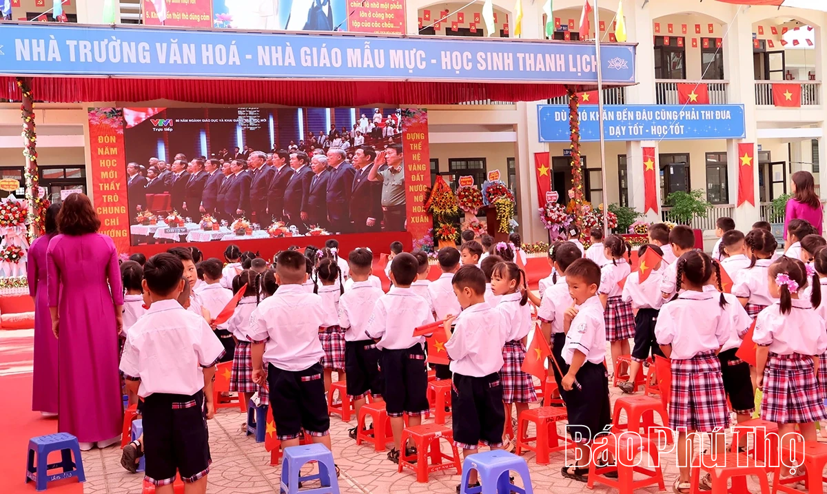 Các đồng chí lãnh đạo tỉnh dự lễ khai giảng năm học 2025 - 2026