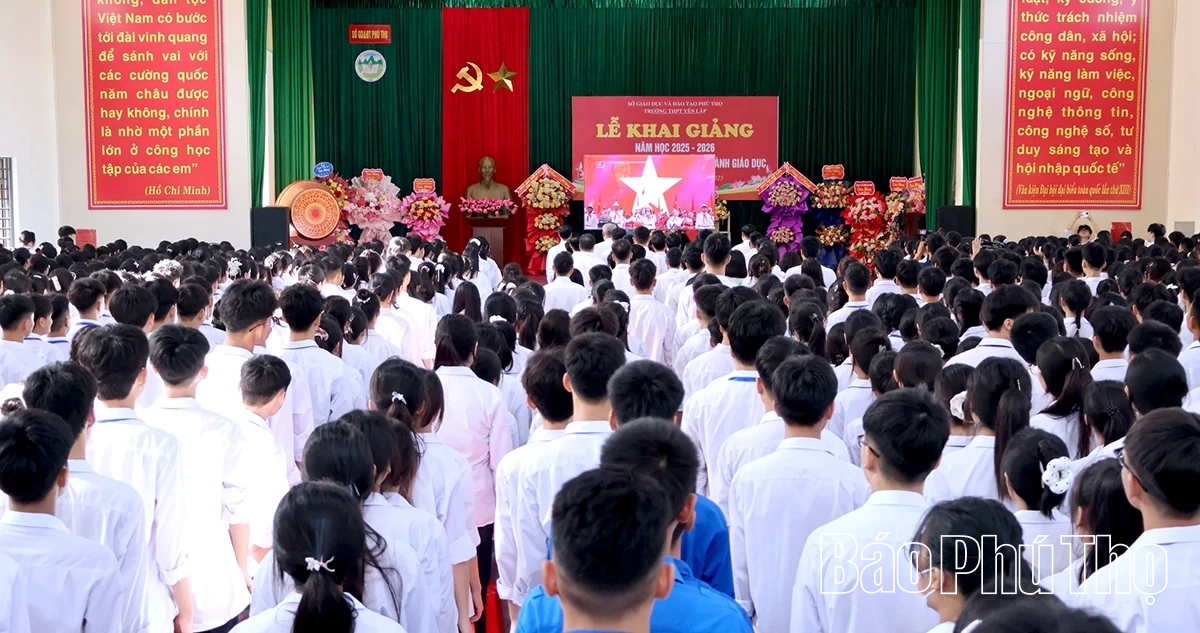 Các đồng chí lãnh đạo tỉnh dự lễ khai giảng năm học 2025 - 2026