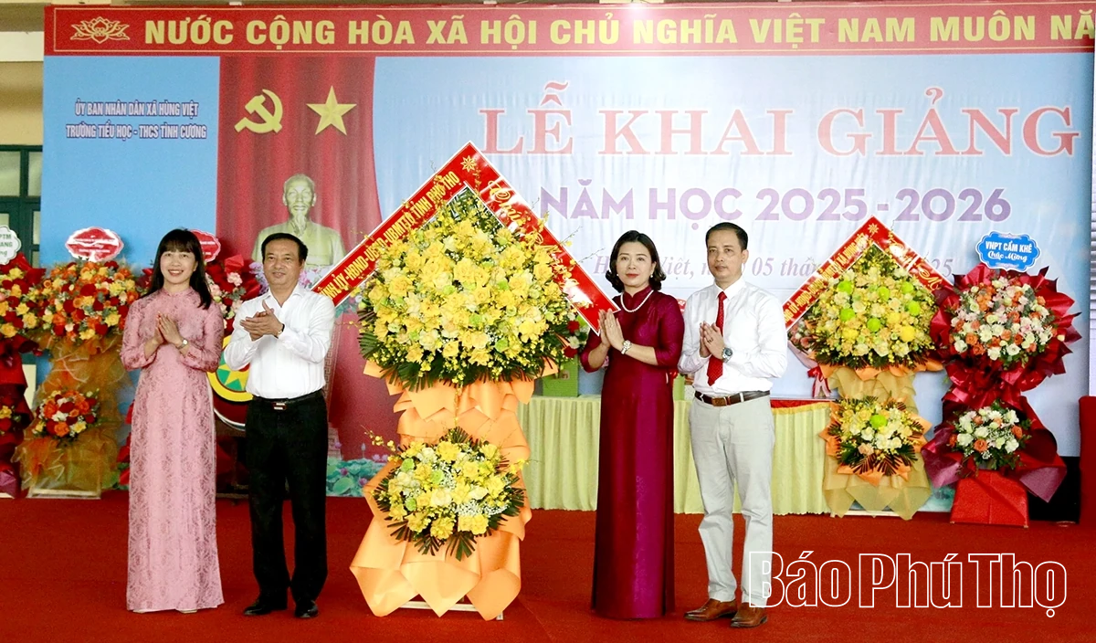 Các đồng chí lãnh đạo tỉnh dự lễ khai giảng năm học 2025 - 2026