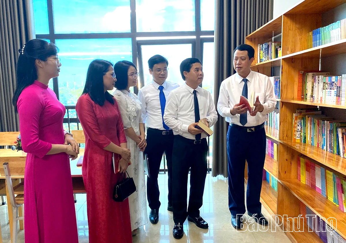 Các đồng chí lãnh đạo tỉnh dự lễ khai giảng năm học 2025 - 2026