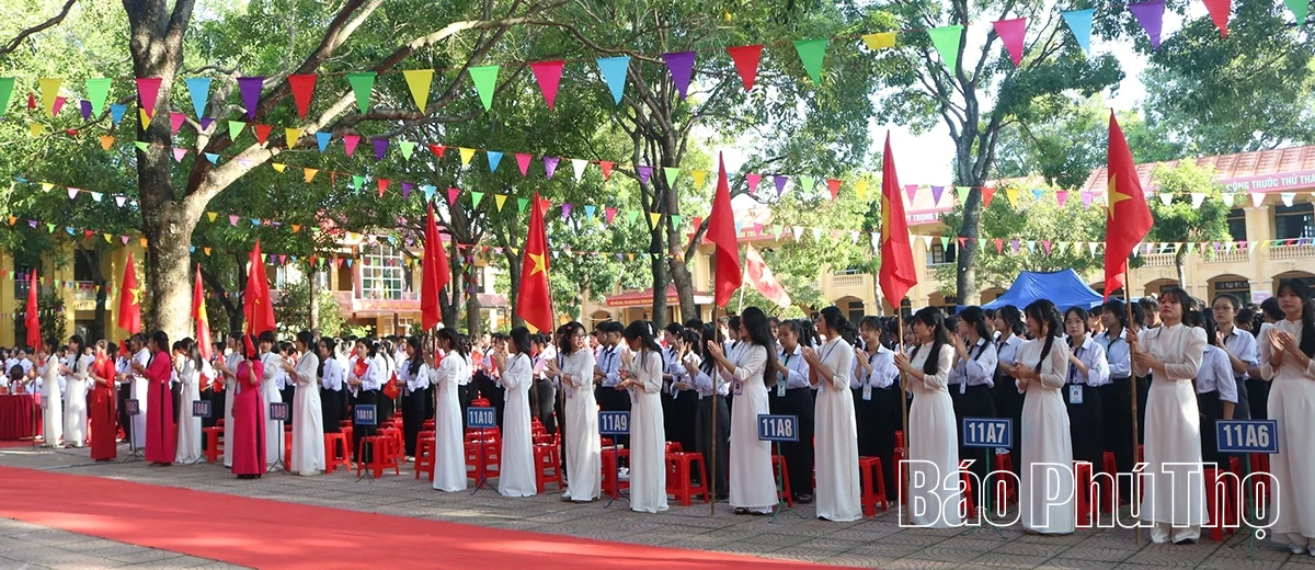 Các đồng chí lãnh đạo tỉnh dự lễ khai giảng năm học 2025 - 2026