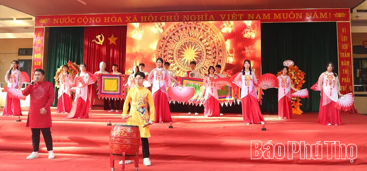 Các đồng chí lãnh đạo tỉnh dự lễ khai giảng năm học 2025 - 2026