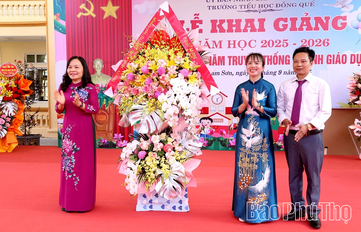 Các đồng chí lãnh đạo tỉnh dự lễ khai giảng năm học 2025 - 2026