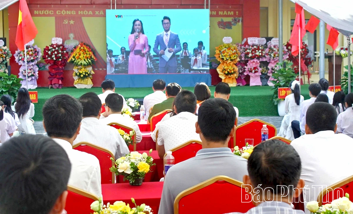 Các đồng chí lãnh đạo tỉnh dự lễ khai giảng năm học 2025 - 2026