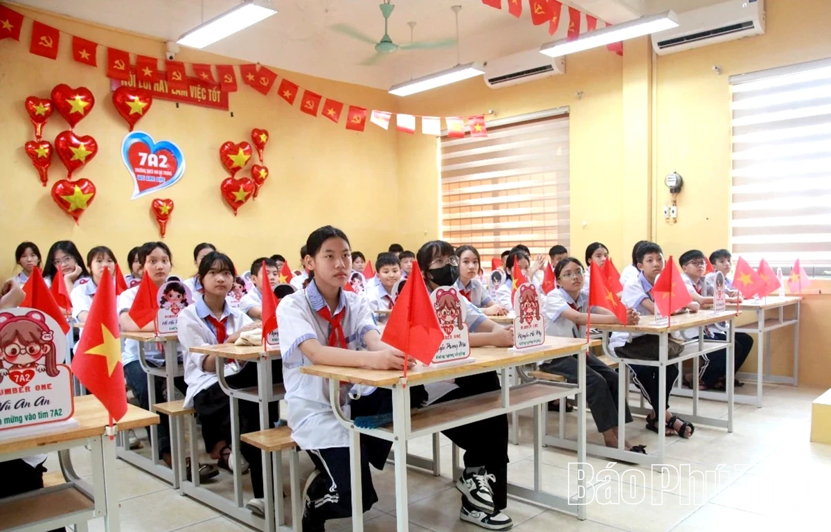 Các đồng chí lãnh đạo tỉnh dự lễ khai giảng năm học 2025 - 2026