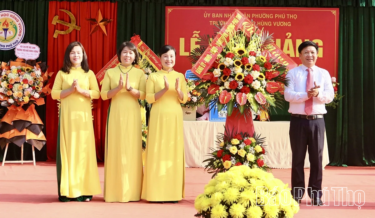 Các đồng chí lãnh đạo tỉnh dự lễ khai giảng năm học 2025 - 2026