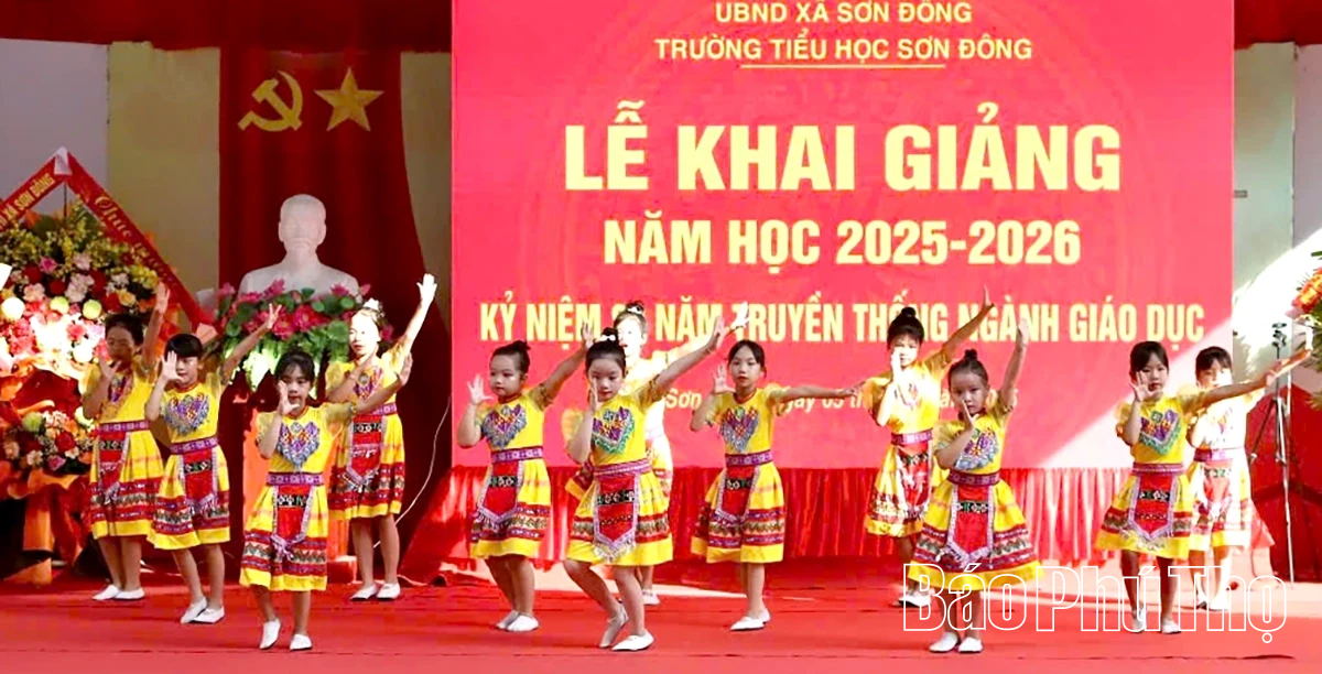 Các đồng chí lãnh đạo tỉnh dự lễ khai giảng năm học 2025 - 2026