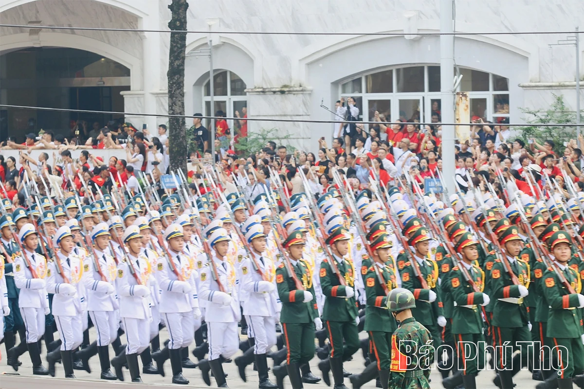 Đoàn đại biểu tỉnh Phú Thọ tham dự lễ diễu binh, diễu hành kỷ niệm 80 năm Cách mạng Tháng Tám và Quốc khánh 2/9