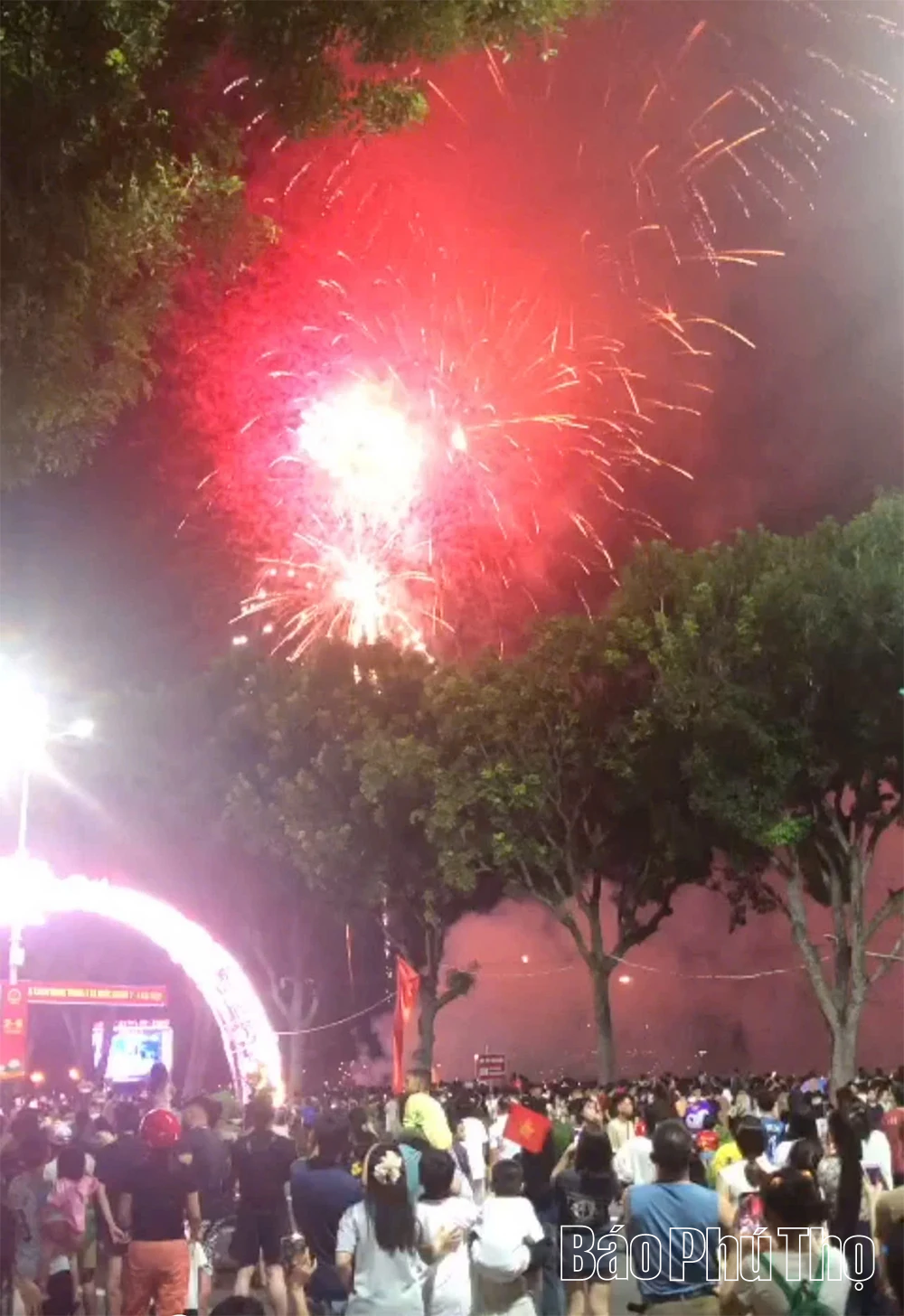 Pháo hoa rực rỡ chào mừng 80 năm Quốc khánh 2/9
