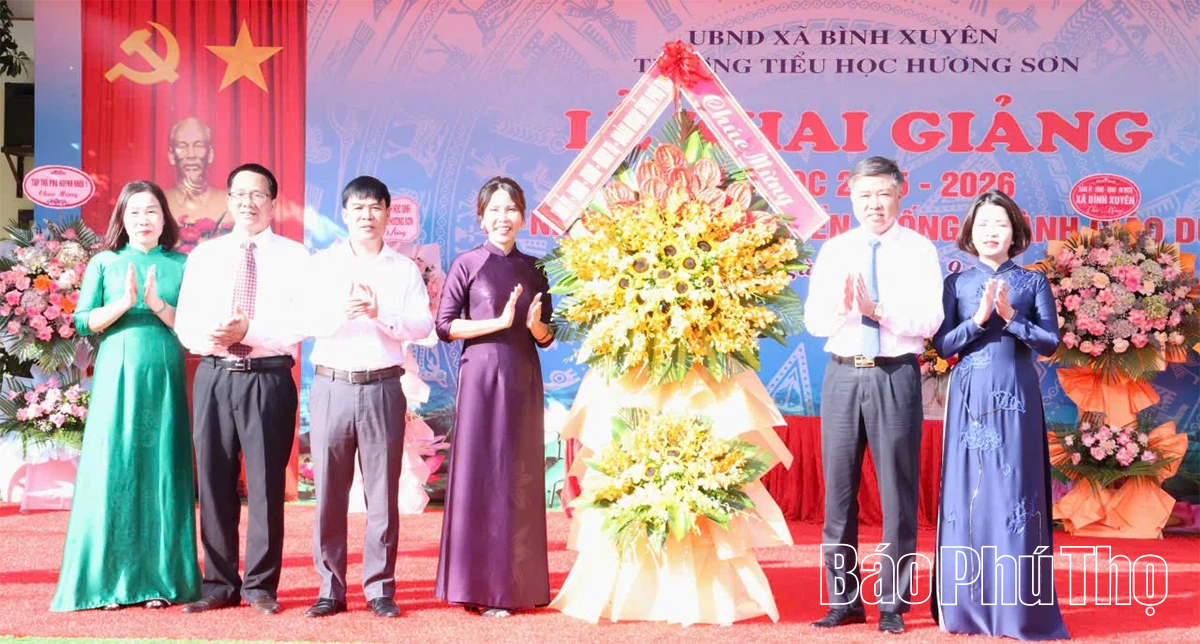 Các đồng chí lãnh đạo tỉnh dự lễ khai giảng năm học 2025 - 2026