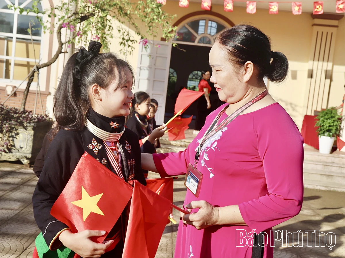 Các đồng chí lãnh đạo tỉnh dự lễ khai giảng năm học 2025 - 2026