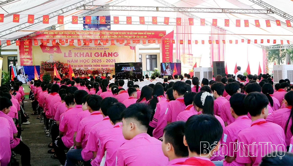 Các đồng chí lãnh đạo tỉnh dự lễ khai giảng năm học 2025 - 2026