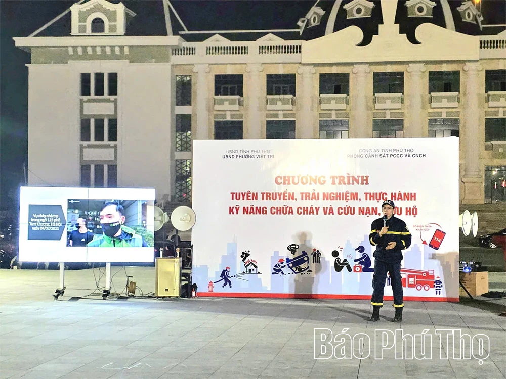 Hơn 1.000 người dân phường Việt Trì trải nghiệm kỹ năng phòng cháy, chữa cháy