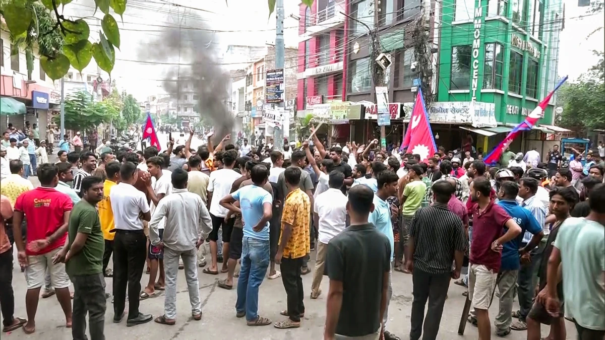 Thủ tướng Nepal tuyên bố từ chức để giải quyết bất ổn chính trị trong nước