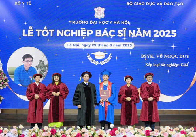 Chàng trai dẫn đầu kỳ thi bác sĩ nội trú lớn nhất ở Y Hà Nội