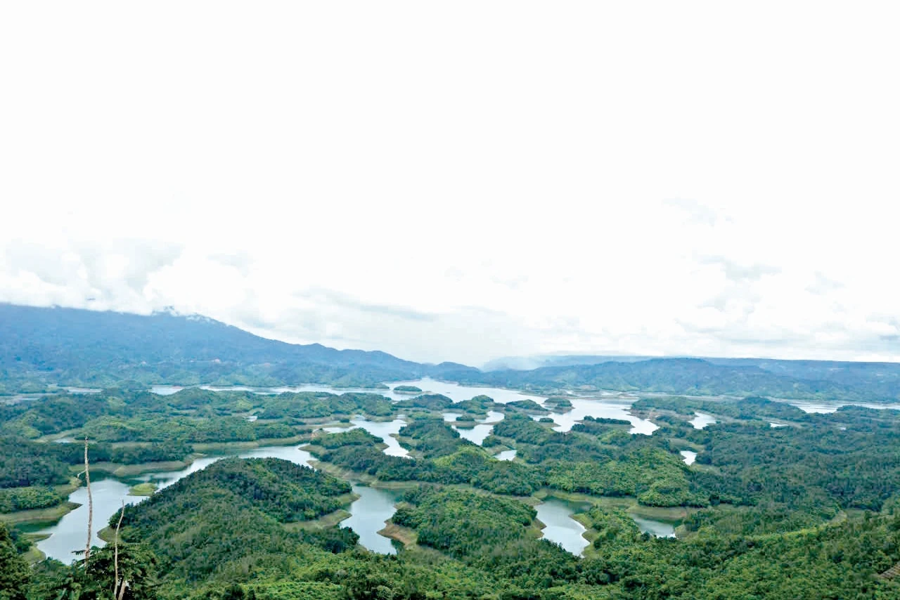 Khám phá “hoang đảo” Tà Đùng