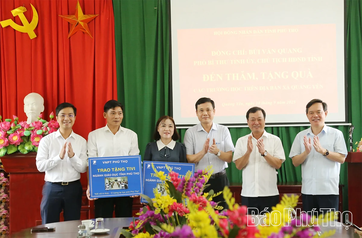 Chủ tịch HĐND tỉnh Bùi Văn Quang làm việc tại xã Quảng Yên