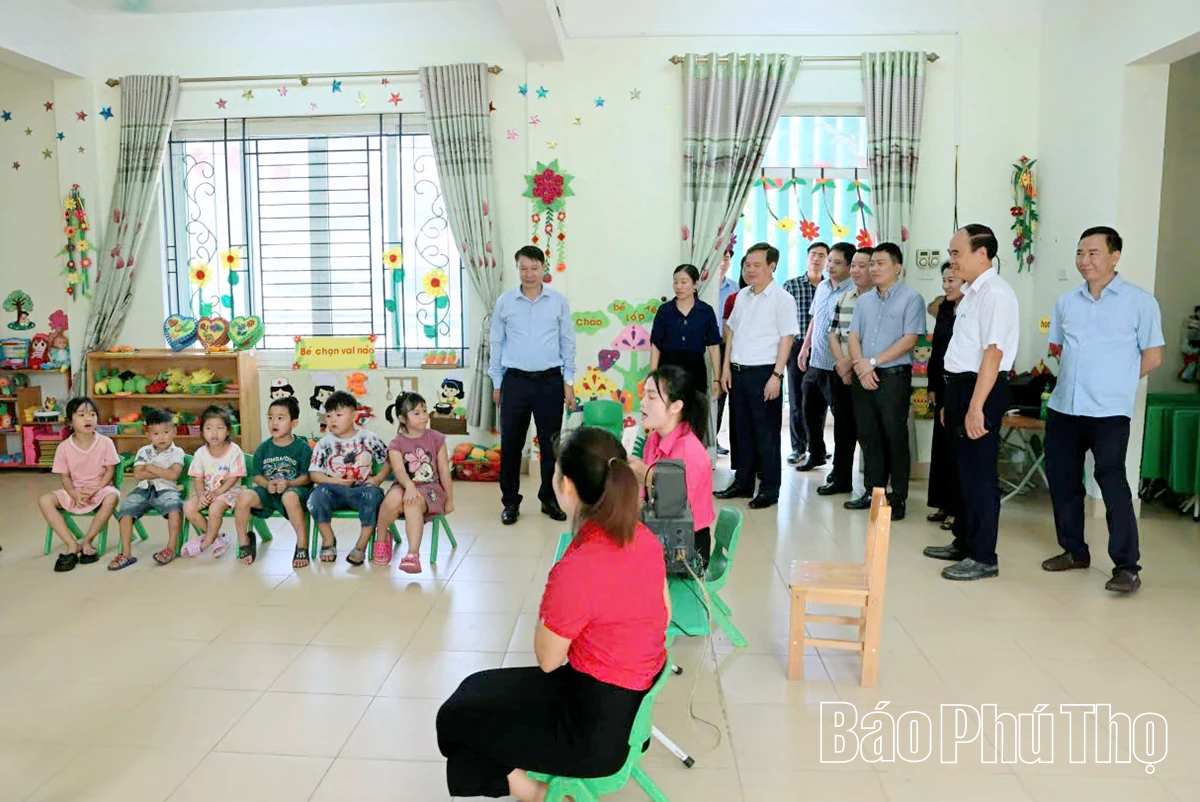 Phó Chủ tịch UBND tỉnh Nguyễn Khắc Hiếu làm việc với xã Đạo Trù