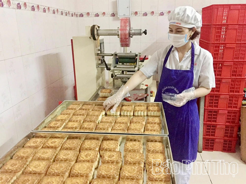 “Giữ lửa” nghề làm bánh trung thu truyền thống