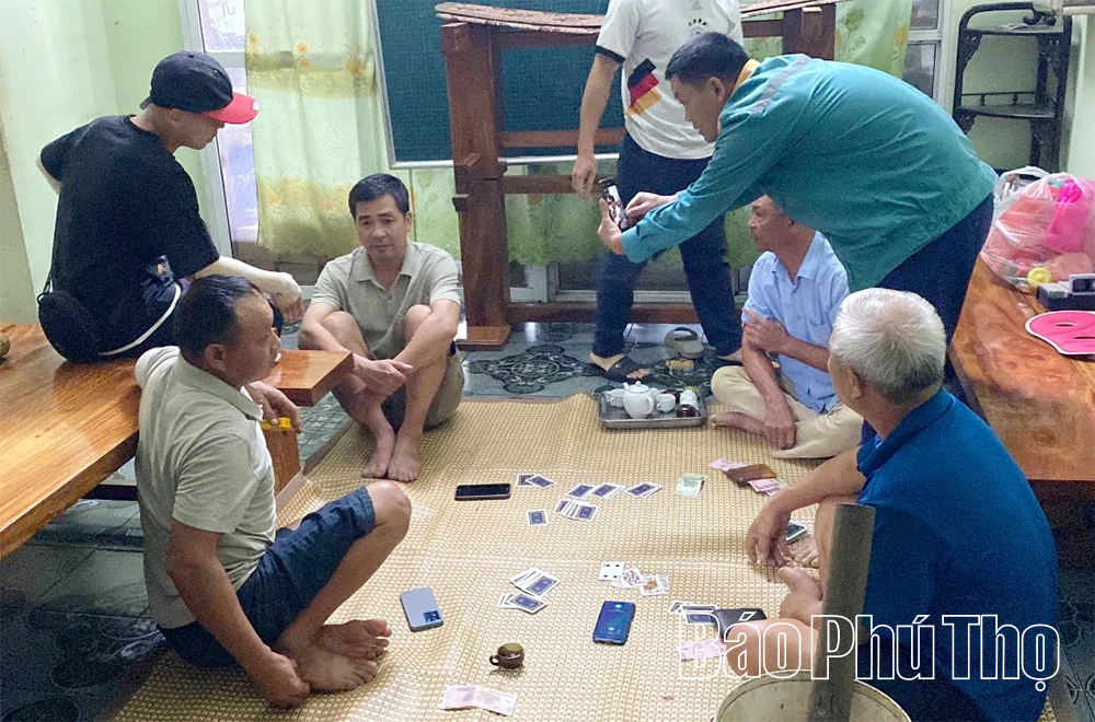Công an xã Lạc Sơn: Bắt quả tang 4 đối tượng đánh “phỏm” ăn tiền