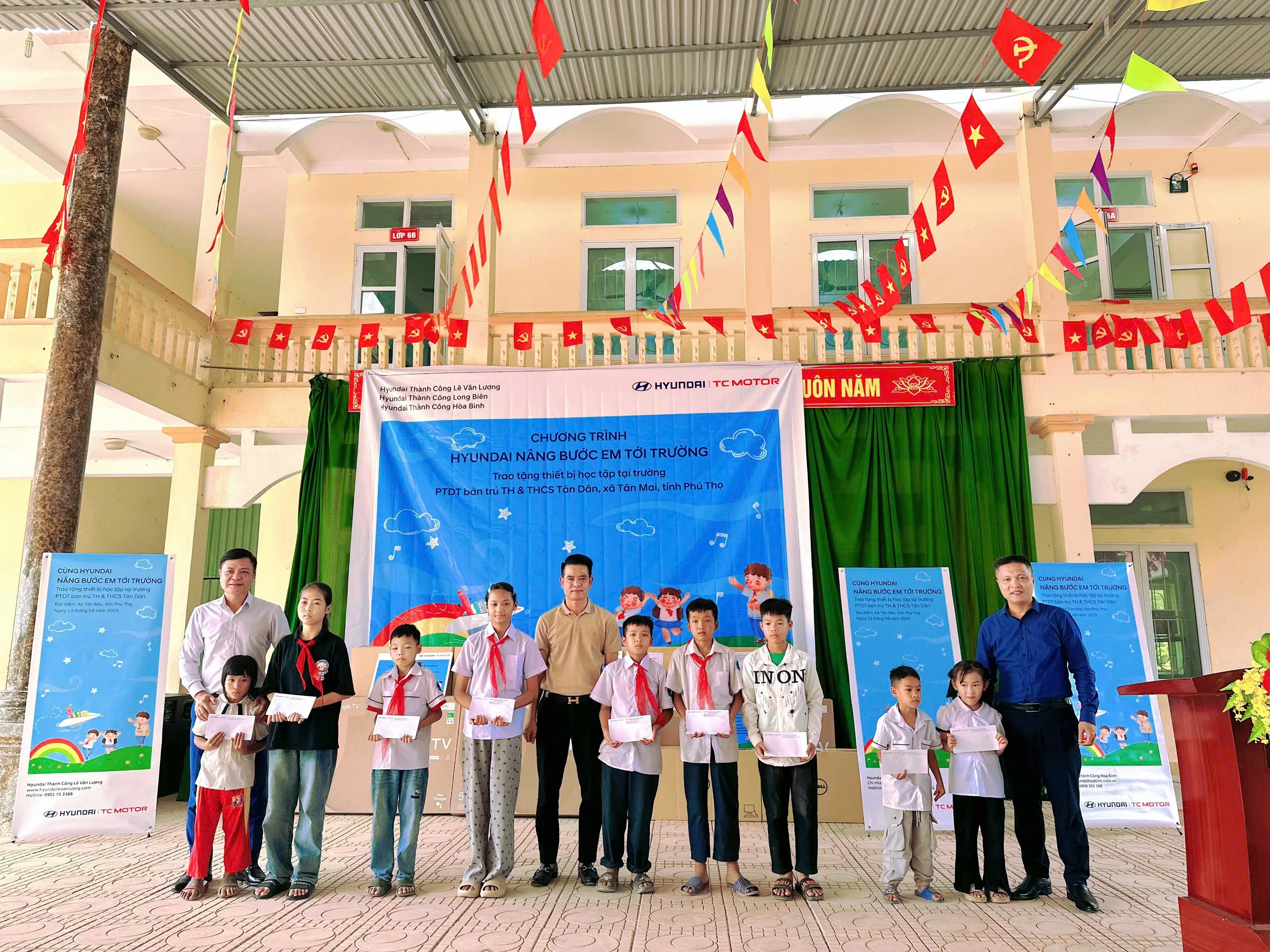 Hyundai nâng bước em tới trường