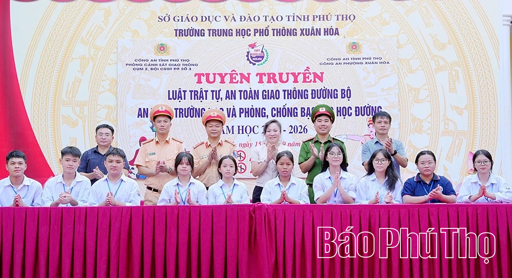 Hơn 1.200 học sinh được trang bị kiến thức pháp luật về trật tự an toàn giao thông và phòng, chống bạo lực học đường