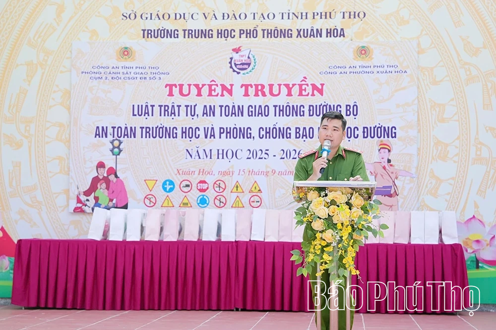 Hơn 1.200 học sinh được trang bị kiến thức pháp luật về trật tự an toàn giao thông và phòng, chống bạo lực học đường