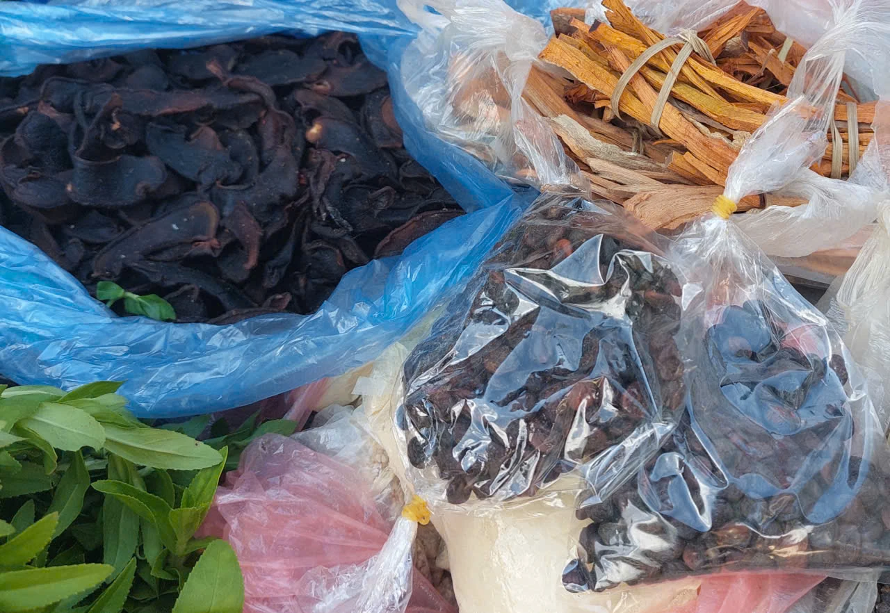 Háo hức chợ phiên xứ Mường