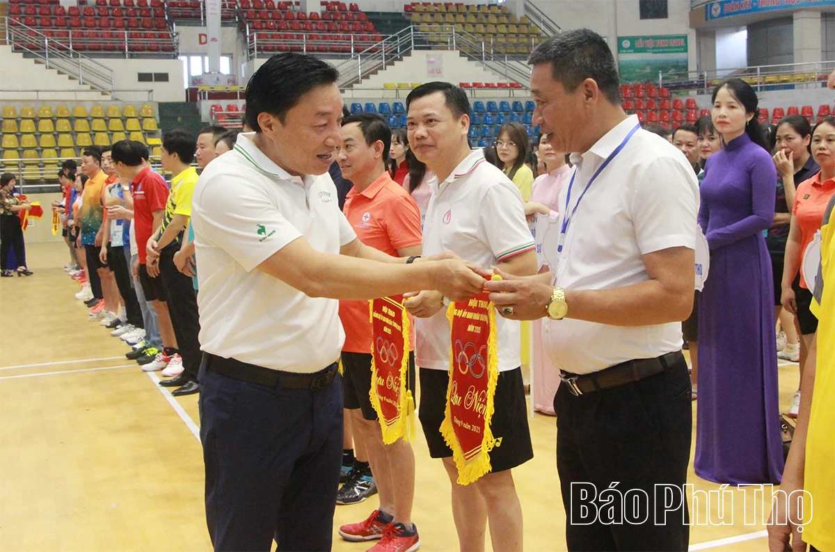 Khai mạc hội thao chào mừng Đại hội Đảng các cấp tiến tới Đại hội đại biểu Toàn quốc lần thứ XIV của Đảng