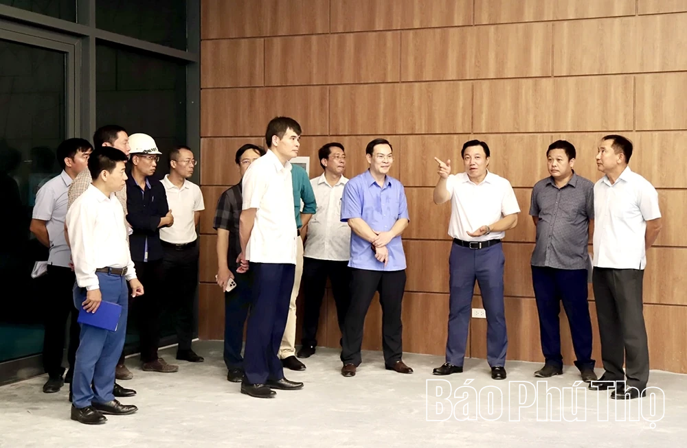 Phó Chủ tịch UBND tỉnh Nguyễn Huy Ngọc kiểm tra địa điểm tổ chức Đại hội đại biểu Đảng bộ tỉnh Phú Thọ lần thứ I